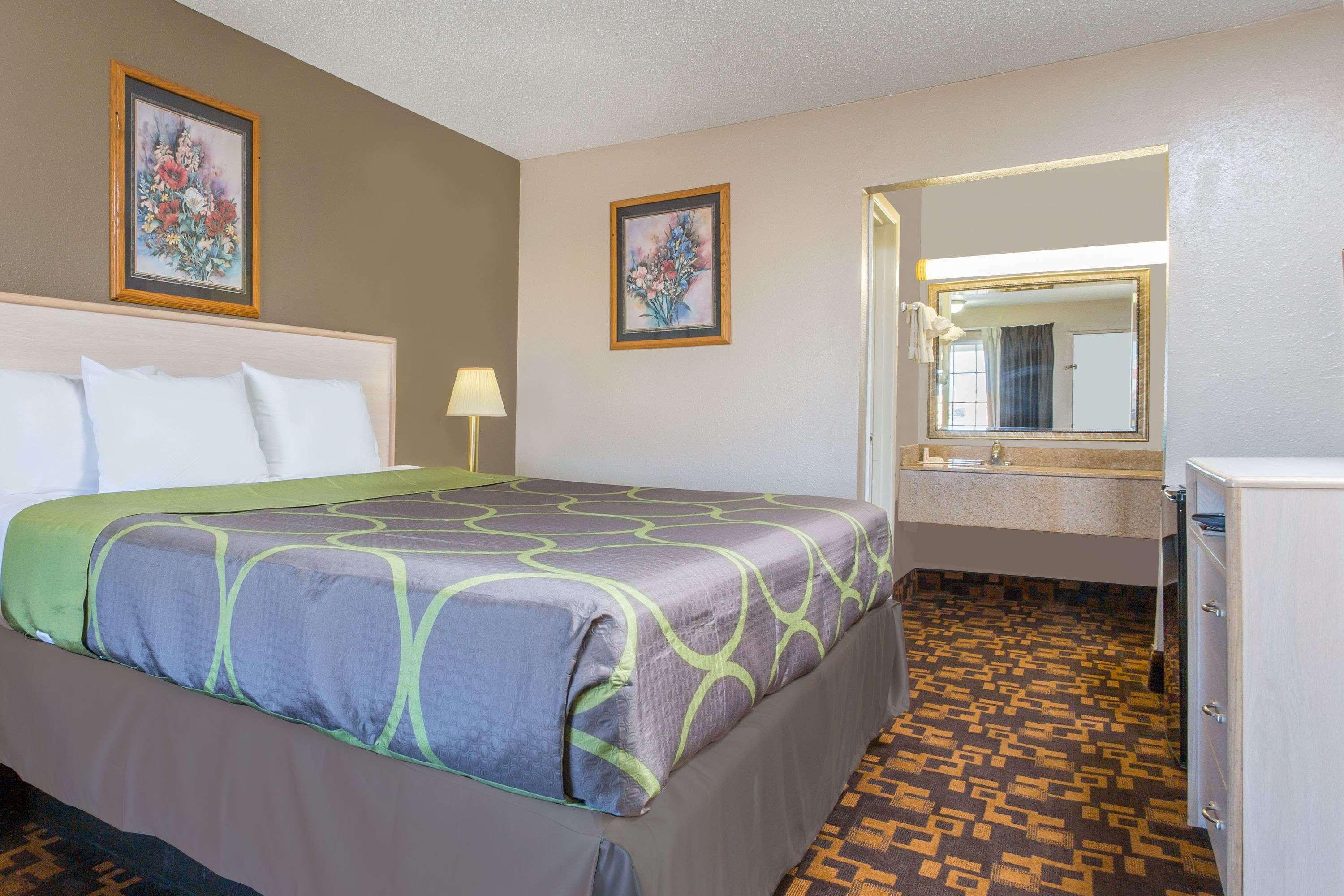 Super 8 By Wyndham Antioch/nashville South East Nashville