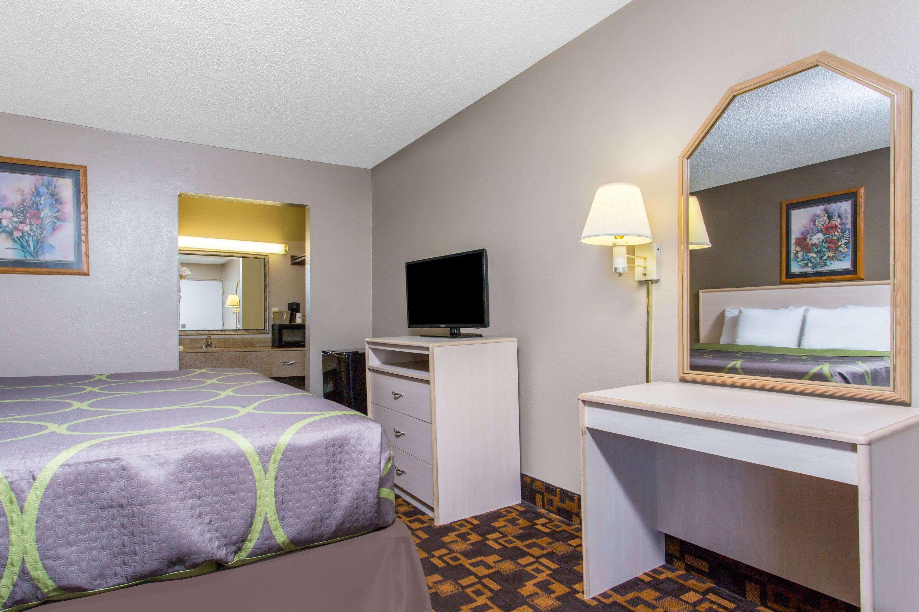 Hotel Super 8 By Wyndham Antioch/nashville South East 2*